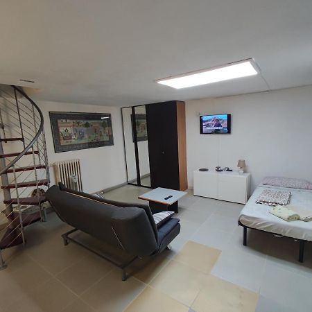 Central Private Flat By Old Town, Shops, Restaurants Bari Exterior photo