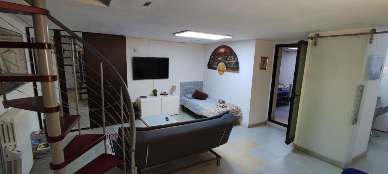 Central Private Flat By Old Town, Shops, Restaurants Bari Exterior photo
